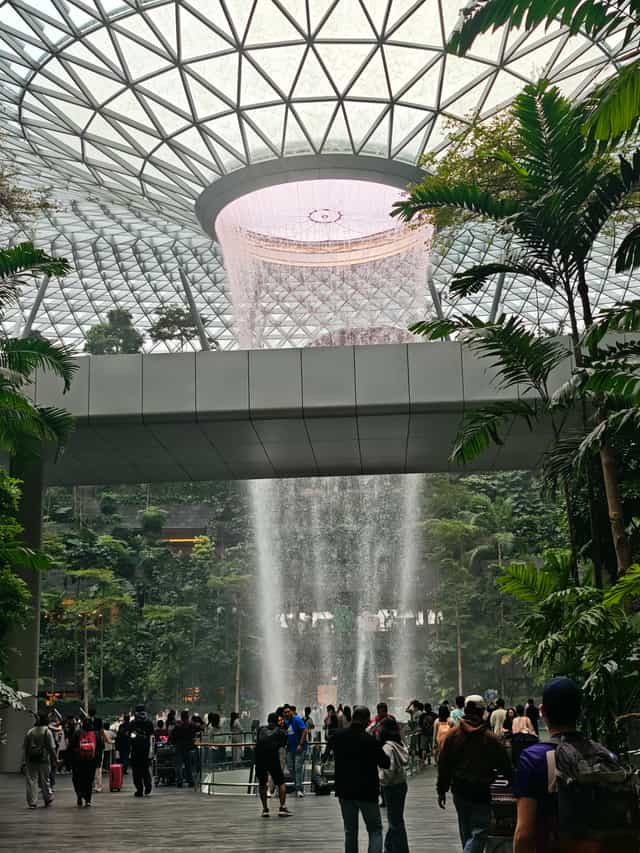 樟宜机场的小瀑布
